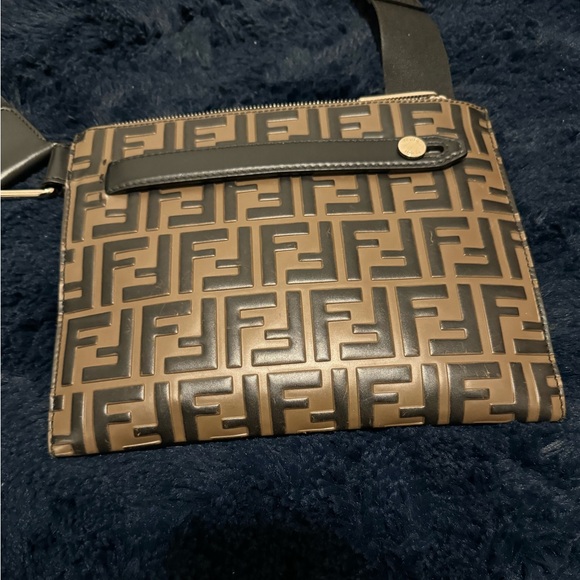 Fendi crossbody - Picture 2 of 7